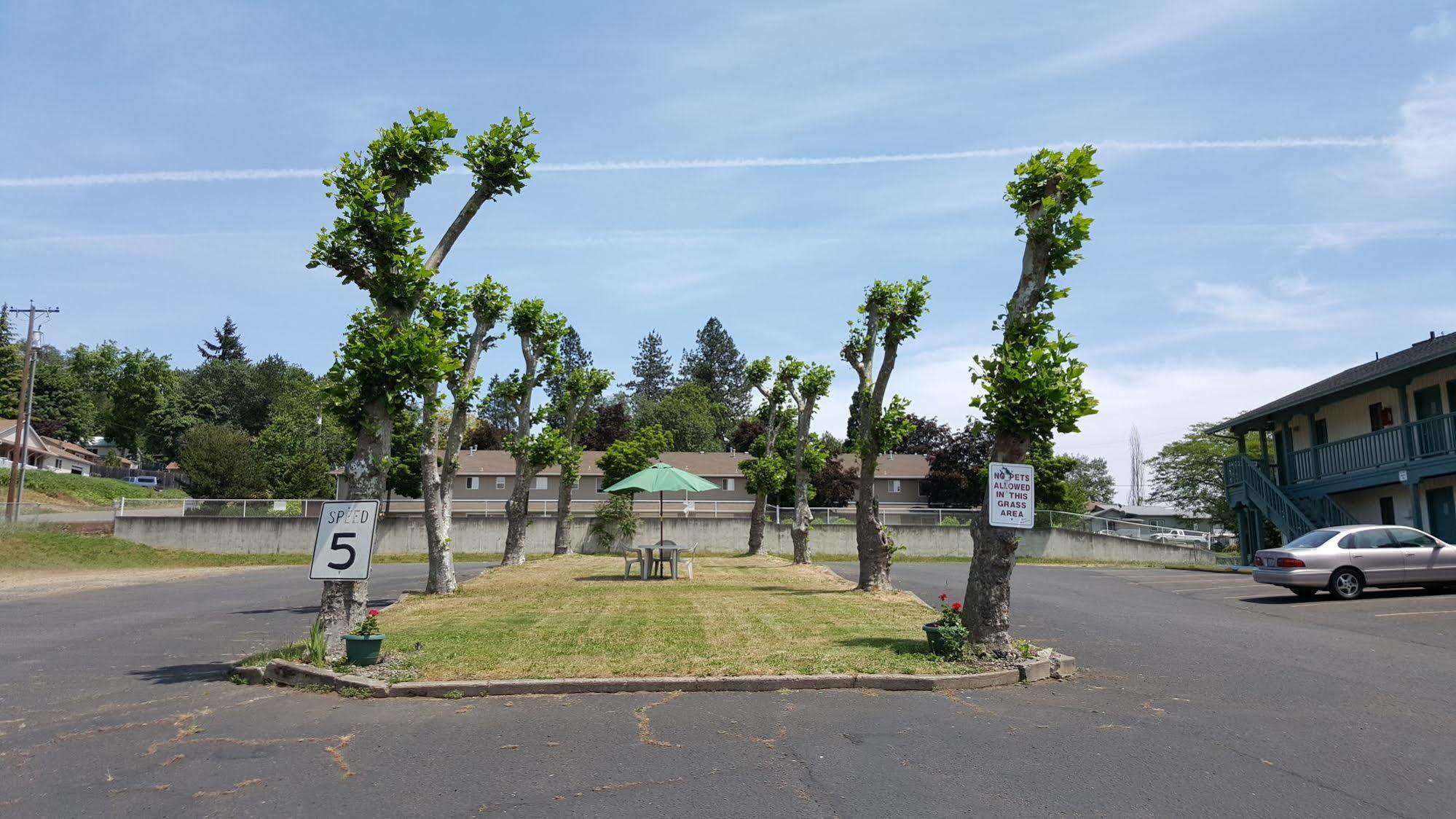 Safari Inn Motel Winston Exterior photo